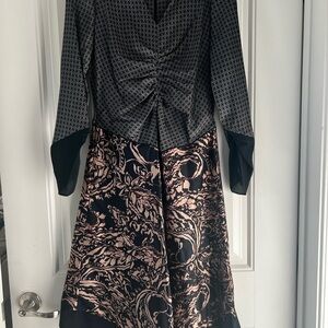 BCBG Women's Long Sleeve Mix-Print V-Neck Dress Size 6